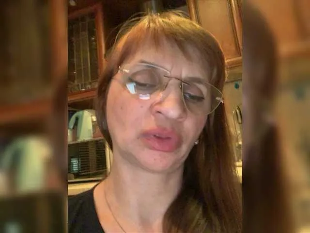 Live sex webcam photo for LadyMona00 #277409066