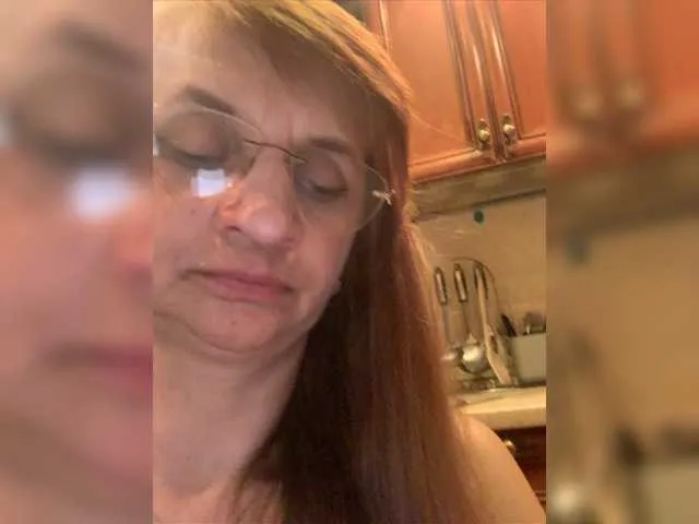 Live sex webcam photo for LadyMona00 #277516991