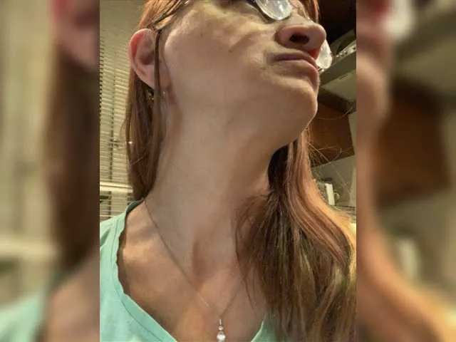 Live sex webcam photo for LadyMona00 #277603472