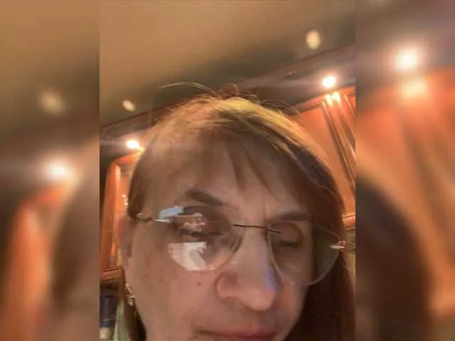 Live sex webcam photo for LadyMona00 #277610040