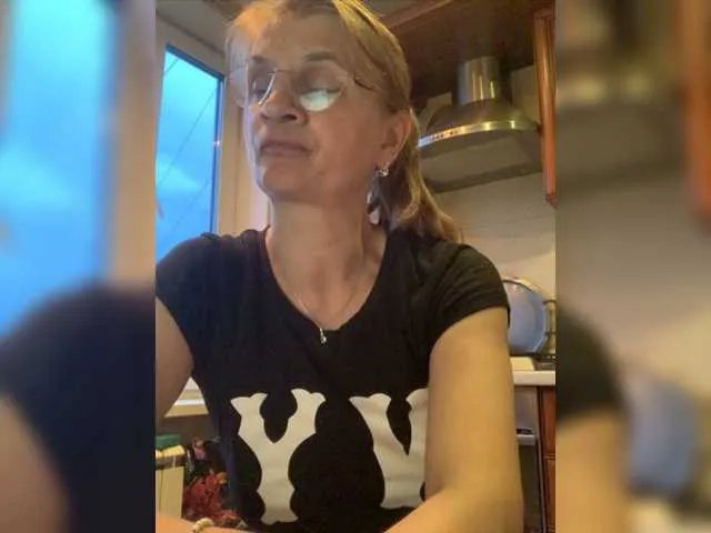 Live sex webcam photo for LadyMona00 #278090303