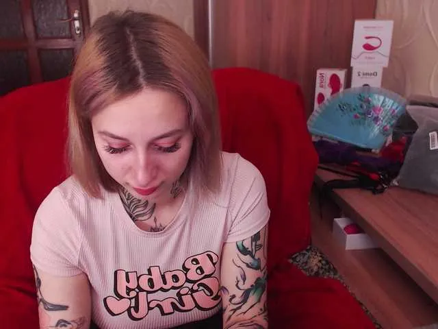 Live sex webcam photo for LadyMoonLight #273569919