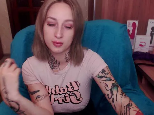 Live sex webcam photo for LadyMoonLight #274075924