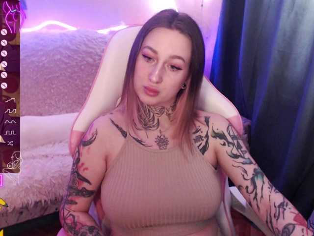 Live sex webcam photo for LadyMoonLight #277515819