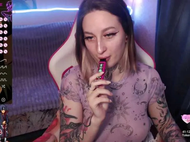 Live sex webcam photo for LadyMoonLight #277912737