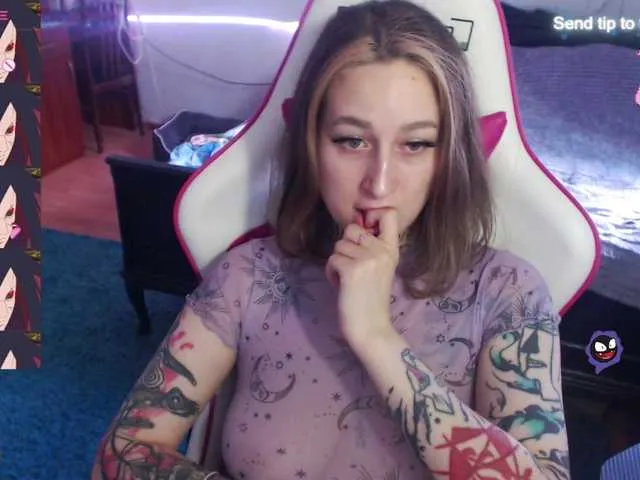 Live sex webcam photo for LadyMoonLight #288794130