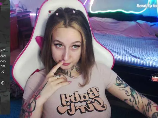 Live sex webcam photo for LadyMoonLight #289300487