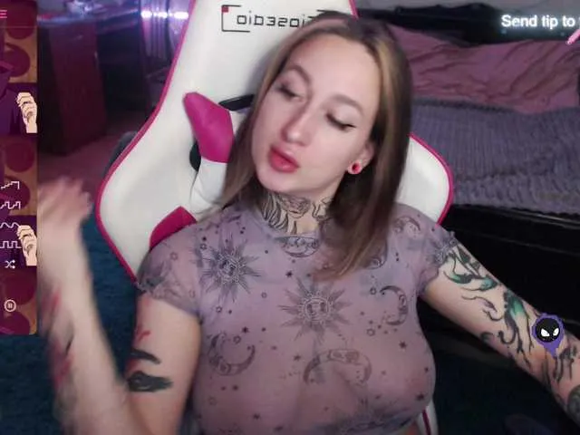 Live sex webcam photo for LadyMoonLight #290015528