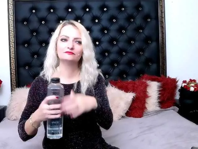 Live sex webcam photo for LadyTouch #271979696