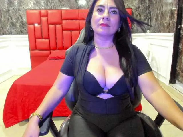 Live sex webcam photo for Ladyxmilf #292037467