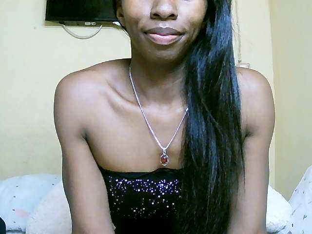 Live sex webcam photo for Laeticia-06 #275508212