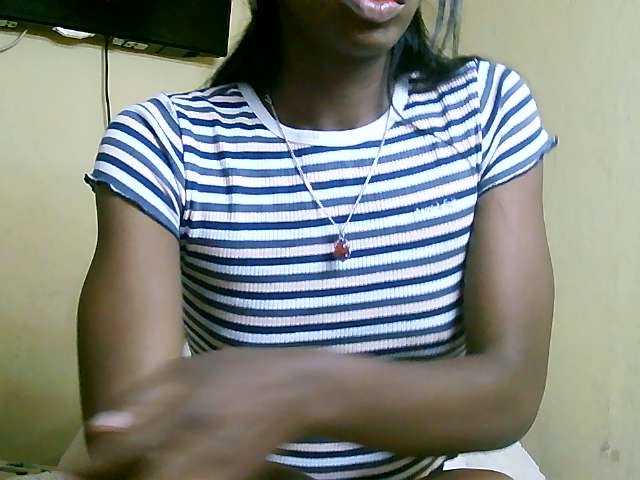 Live sex webcam photo for Laeticia-06 #275535503