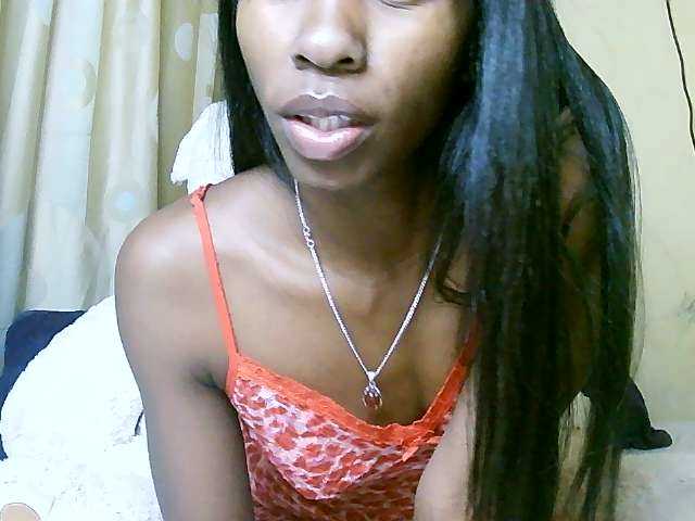 Live sex webcam photo for Laeticia-06 #275599246