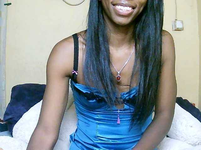 Live sex webcam photo for Laeticia-06 #275633490