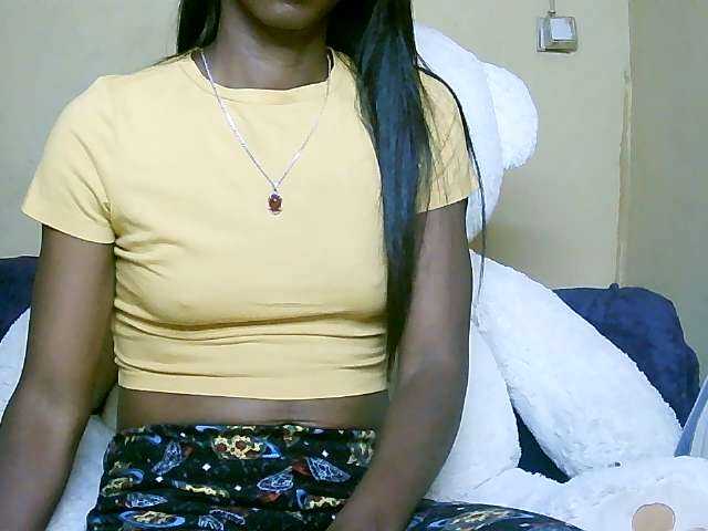 Live sex webcam photo for Laeticia-06 #275648426