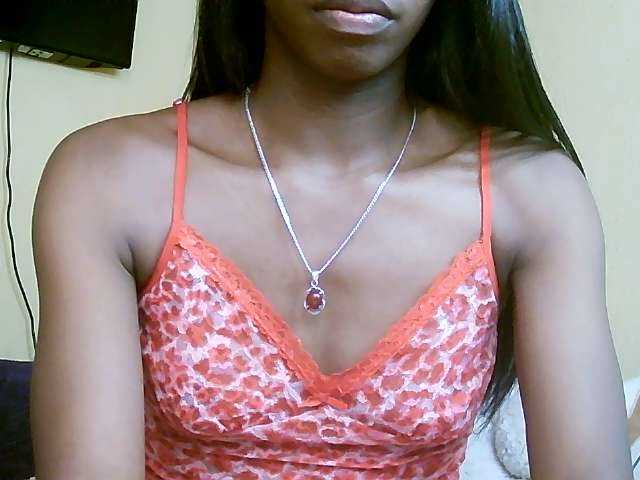 Live sex webcam photo for Laeticia-06 #275675203