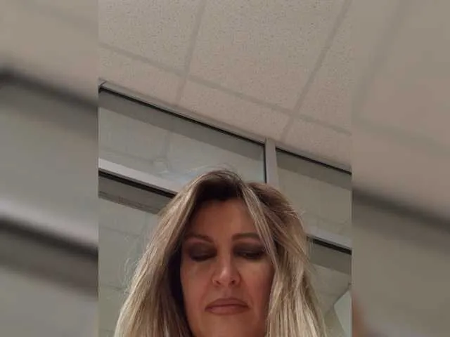 Live sex webcam photo for LagoonJoy #277784113