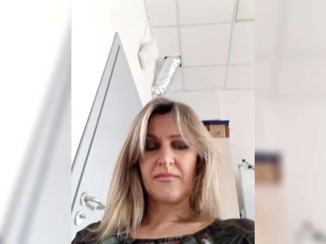 Live sex webcam photo for LagoonJoy #277835985