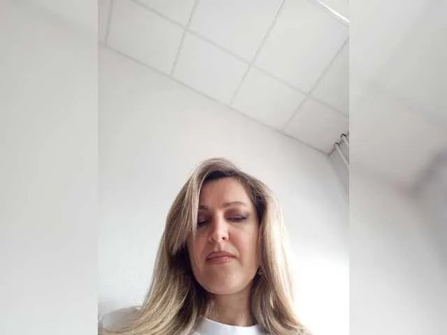 Live sex webcam photo for LagoonJoy #278042418