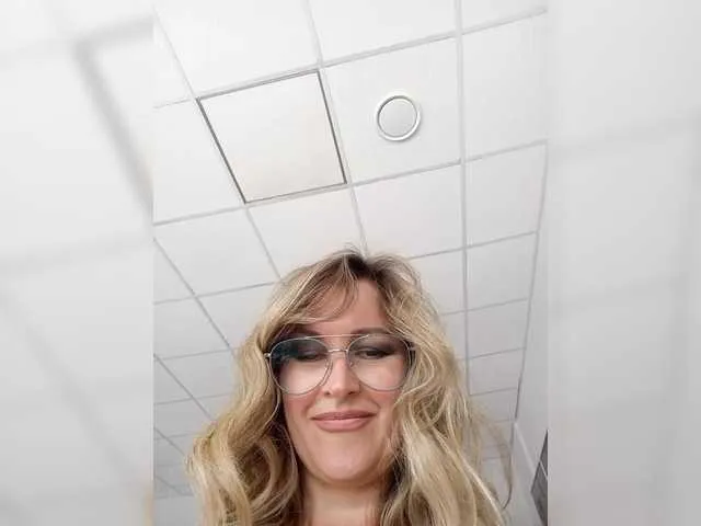 Live sex webcam photo for LagoonJoy #278286373
