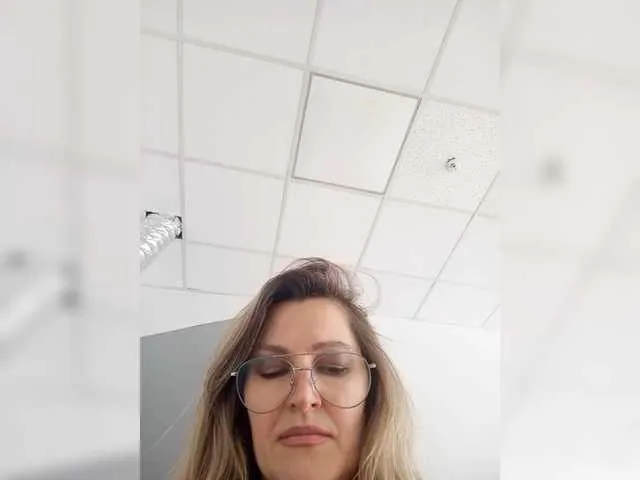 Live sex webcam photo for LagoonJoy #281837779