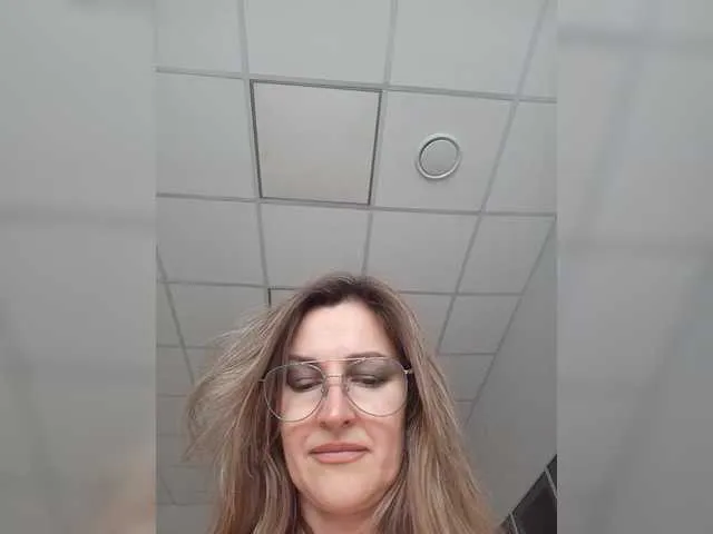 Live sex webcam photo for LagoonJoy #287764974