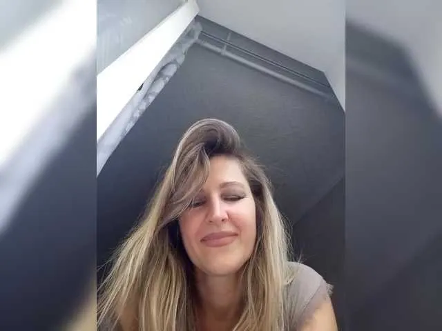 Live sex webcam photo for LagoonJoy #289771539