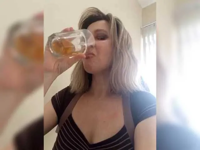 Live sex webcam photo for LagoonJoy #290669638