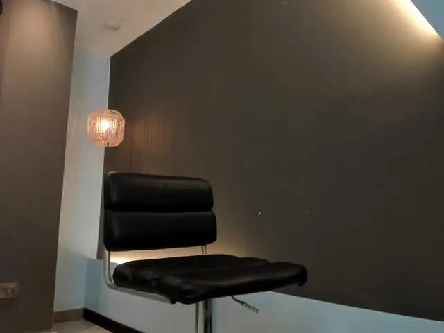 Live sex webcam photo for LaiaAnderson #276064067