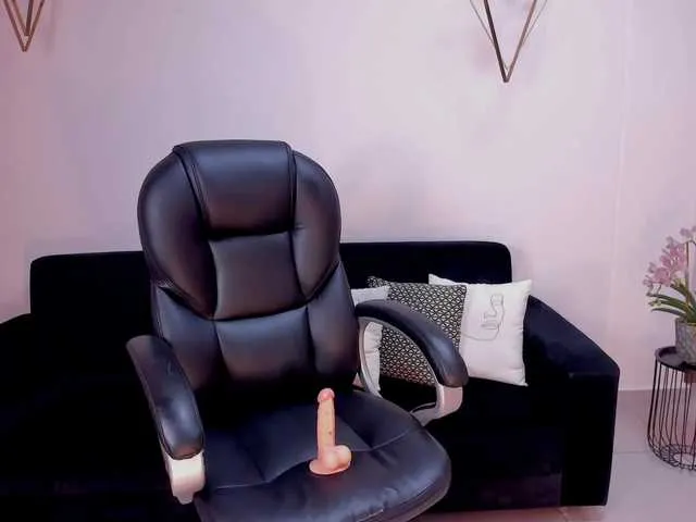 Live sex webcam photo for LaiaAnderson #276143810