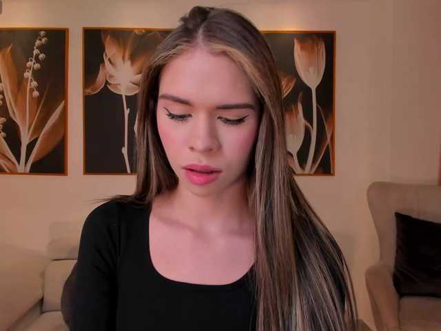 Live sex webcam photo for LaiaAnderson #290360325