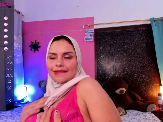 Live sex webcam photo for LalilaMassu #275795198