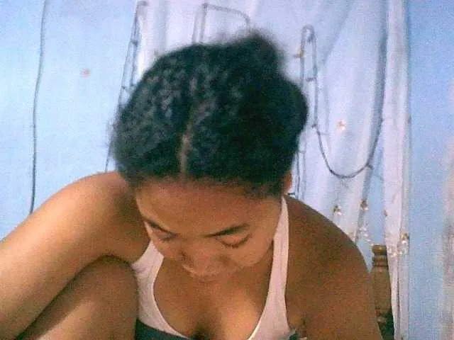 Live sex webcam photo for Lally23 #276716723