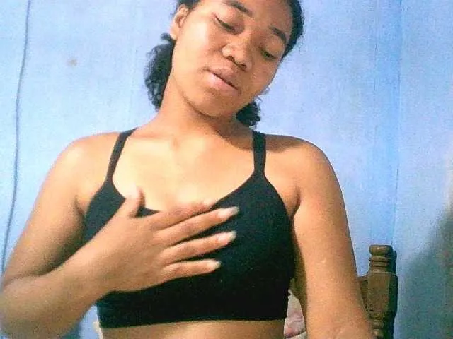 Live sex webcam photo for Lally23 #276926588