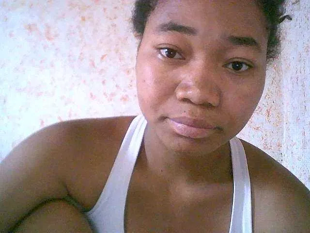 Live sex webcam photo for Lally23 #276947264