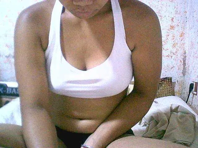 Live sex webcam photo for Lally23 #277000396
