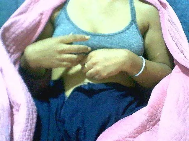 Live sex webcam photo for Lally23 #277127755