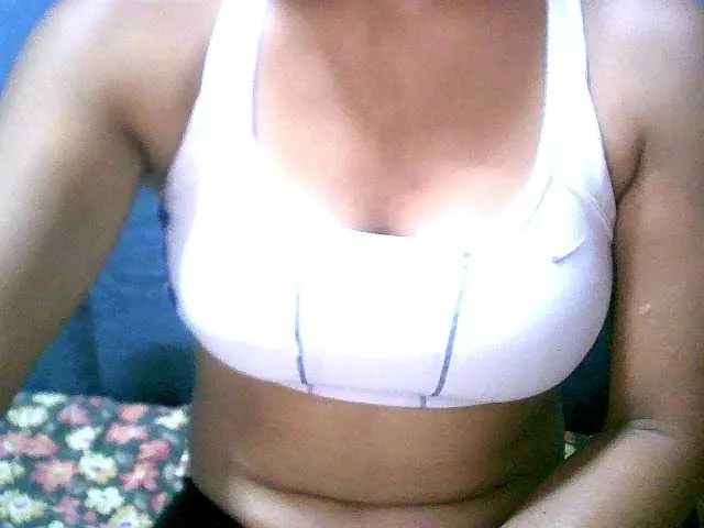 Live sex webcam photo for Lally23 #277177675