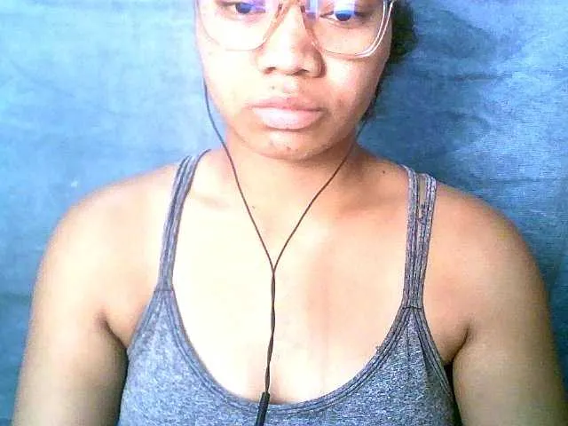 Live sex webcam photo for Lally23 #277297590