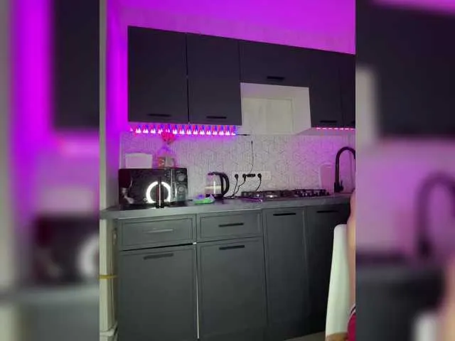 Live sex webcam photo for LallyRose #292099938