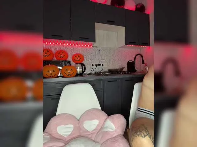 Live sex webcam photo for LallyRose #292111901