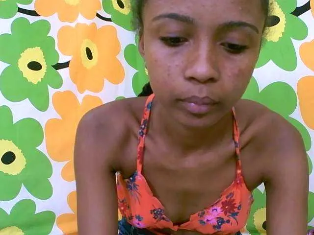 Live sex webcam photo for Laminnah #276460431