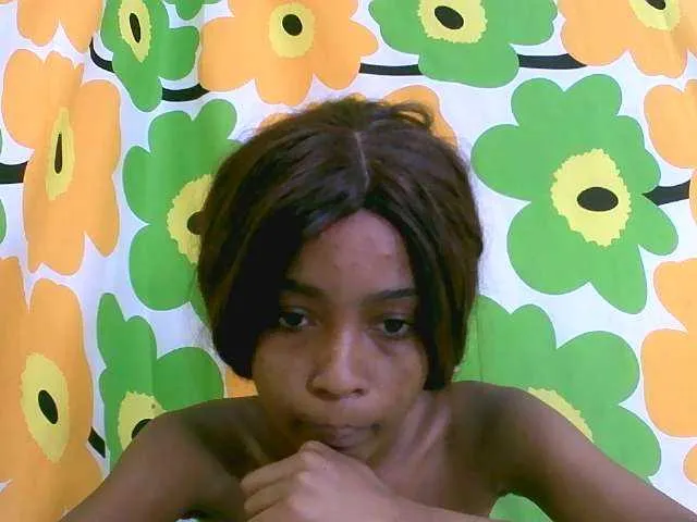 Live sex webcam photo for Laminnah #276496235