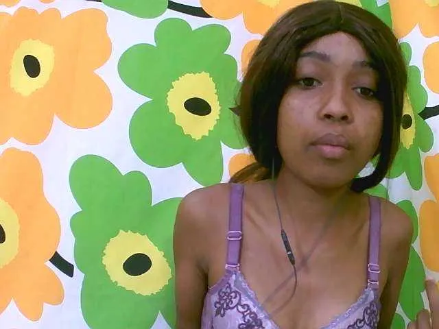 Live sex webcam photo for Laminnah #276500367