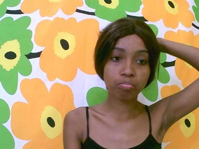 Live sex webcam photo for Laminnah #276506211