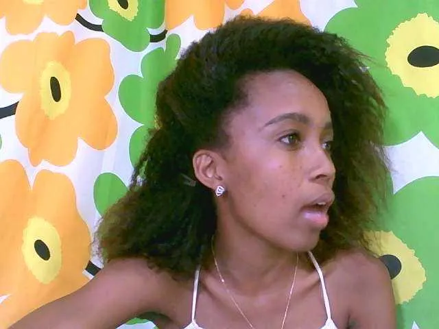 Live sex webcam photo for Laminnah #276605571