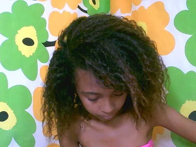 Live sex webcam photo for Laminnah #276632780