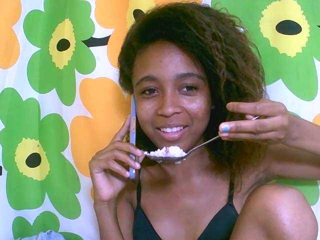 Live sex webcam photo for Laminnah #276661955