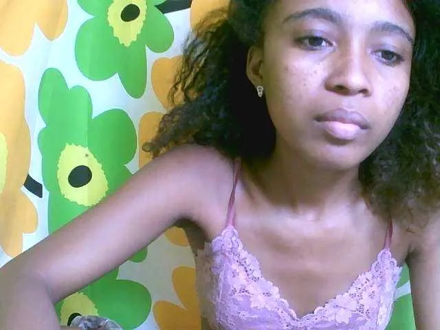 Live sex webcam photo for Laminnah #276673548