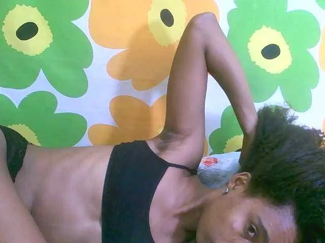 Live sex webcam photo for Laminnah #276735391